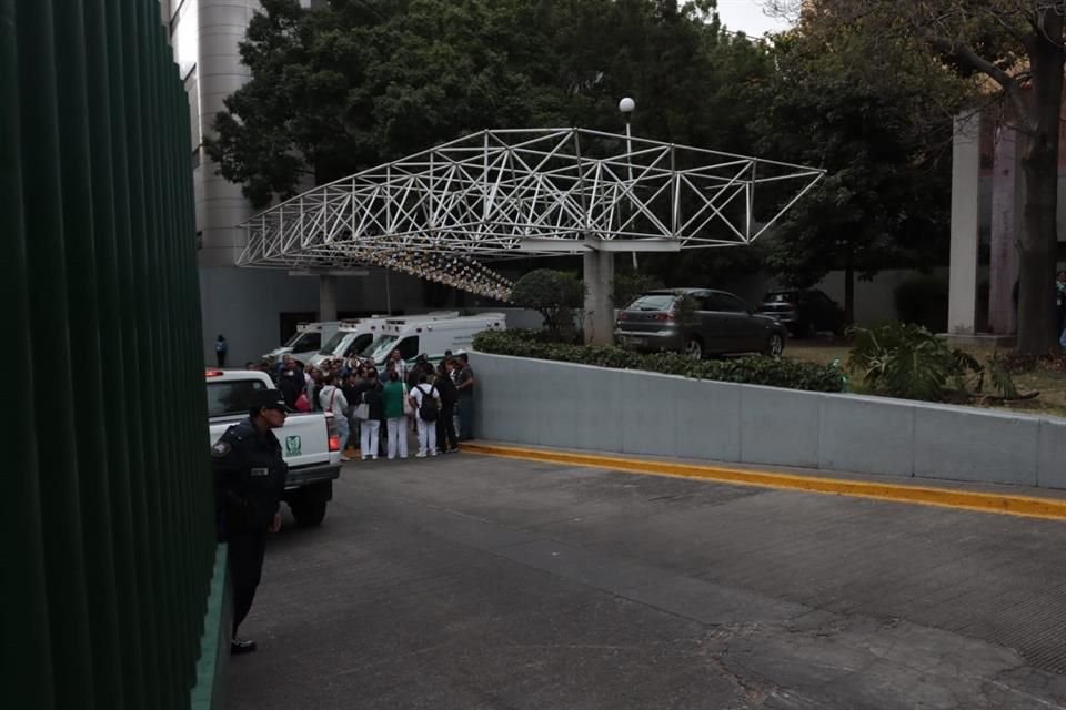 Durante una revisión por parte de policías federales en el área de vestidores, se suscitó un conato de riña y uno de los agentes disparó un arma contra el piso.