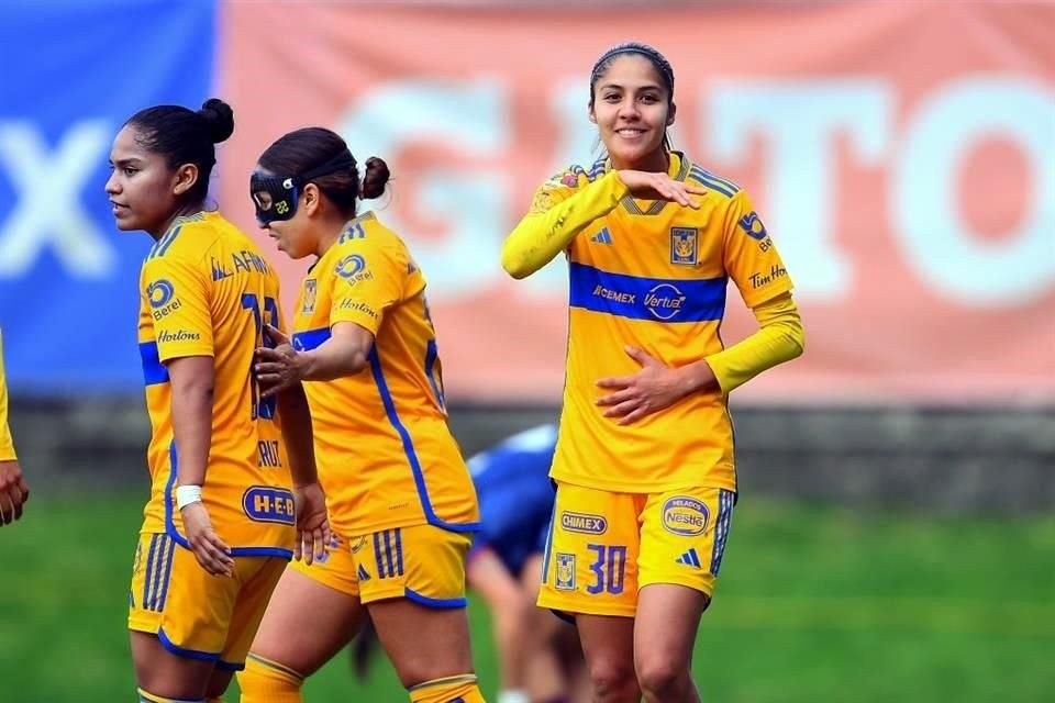 Con doblete de Alison González, Tigres Femenil derrotó 2-1 de visita a Cruz Azul para mantener paso perfecto de 6 ganados en 6 juegos.