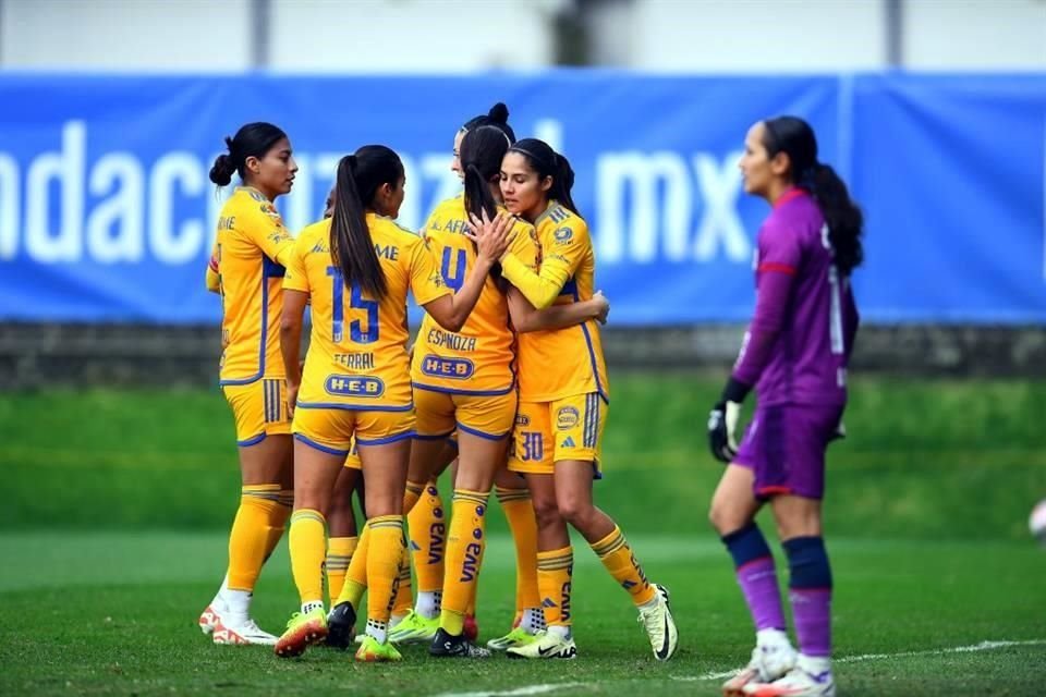 Con doblete de Alison González, Tigres Femenil derrotó 2-1 de visita a Cruz Azul para mantener paso perfecto de 6 ganados en 6 juegos.