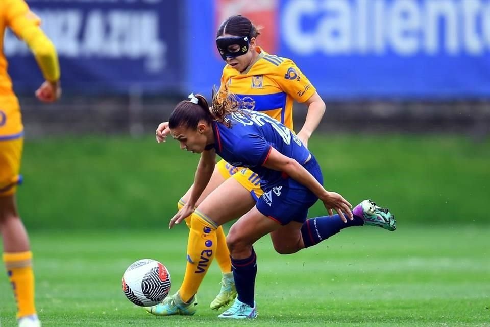 Con doblete de Alison González, Tigres Femenil derrotó 2-1 de visita a Cruz Azul para mantener paso perfecto de 6 ganados en 6 juegos.