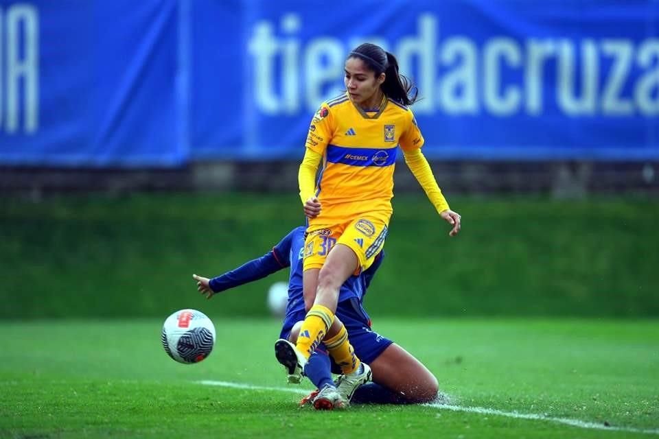 Con doblete de Alison González, Tigres Femenil derrotó 2-1 de visita a Cruz Azul para mantener paso perfecto de 6 ganados en 6 juegos.