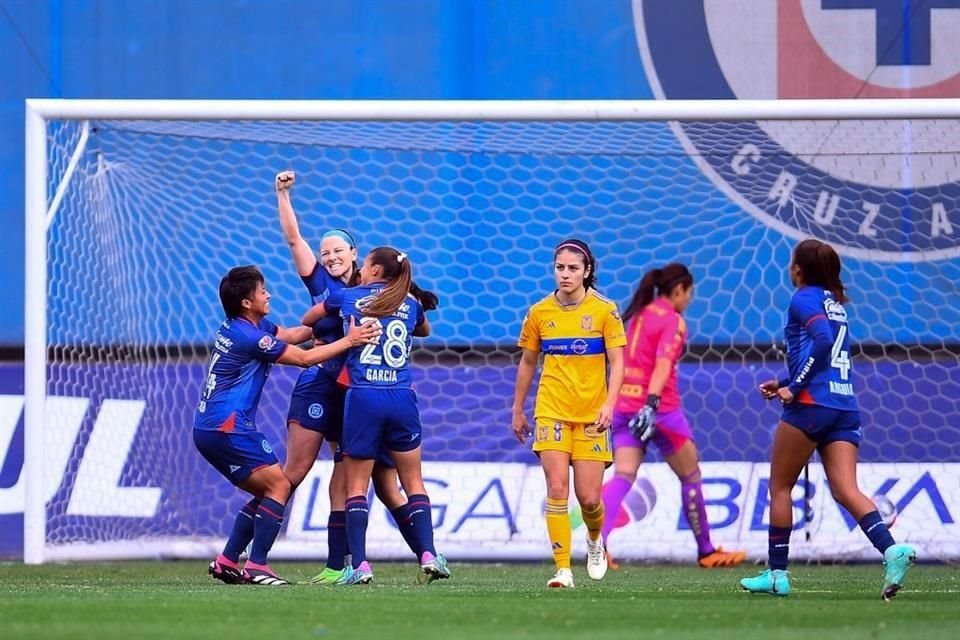 Con doblete de Alison González, Tigres Femenil derrotó 2-1 de visita a Cruz Azul para mantener paso perfecto de 6 ganados en 6 juegos.