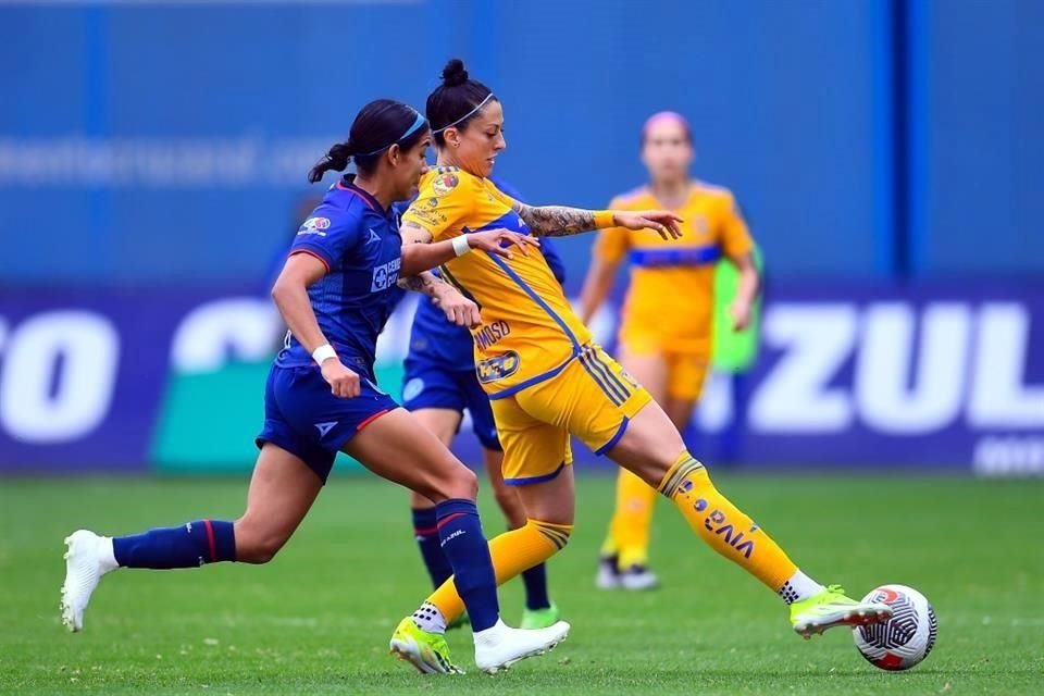 Con doblete de Alison González, Tigres Femenil derrotó 2-1 de visita a Cruz Azul para mantener paso perfecto de 6 ganados en 6 juegos.