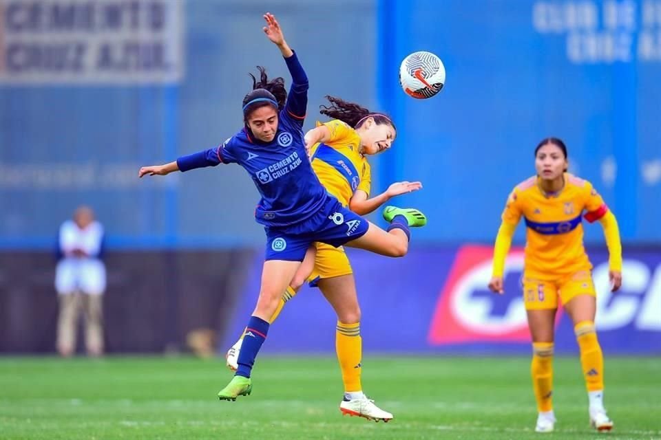 Con doblete de Alison González, Tigres Femenil derrotó 2-1 de visita a Cruz Azul para mantener paso perfecto de 6 ganados en 6 juegos.