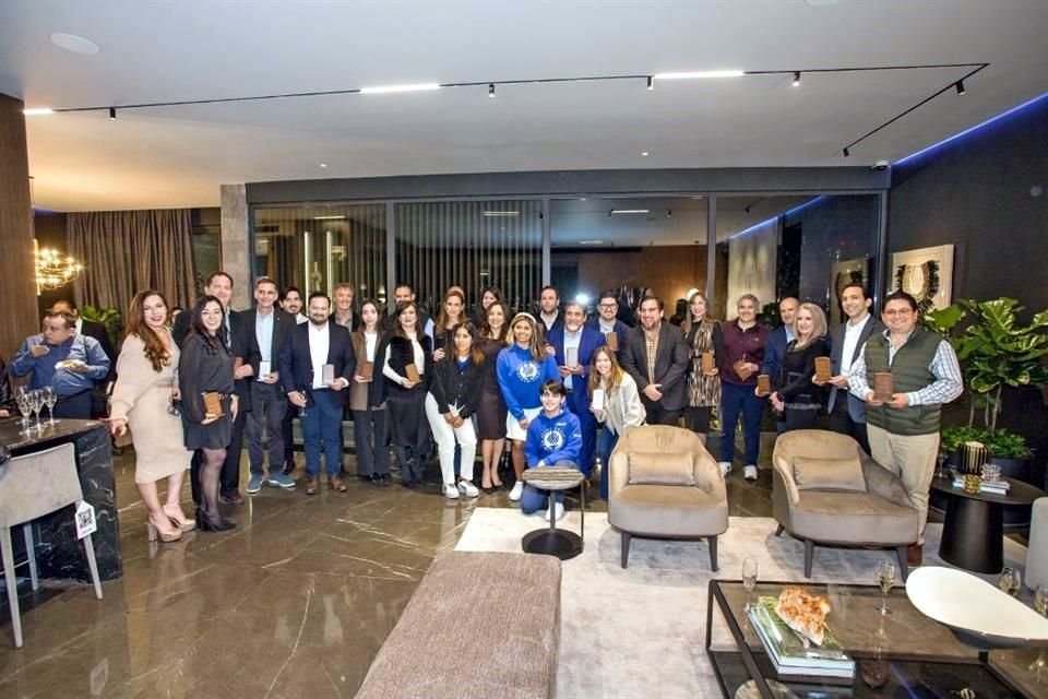 La noche de la presentación de Casa Diáfana se entregó un reconocimiento a los Aliados del Tradicional Sorteo Tec.