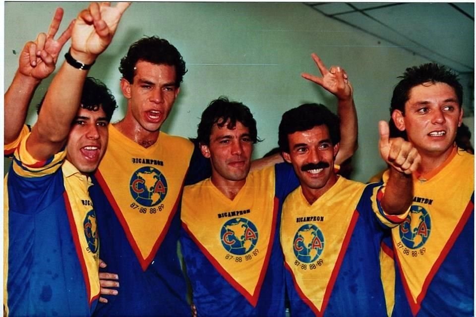 El 'Gallo' García (der.) se siente americanista de corazón, aunque su primer amor en el futbol fue Rayados.