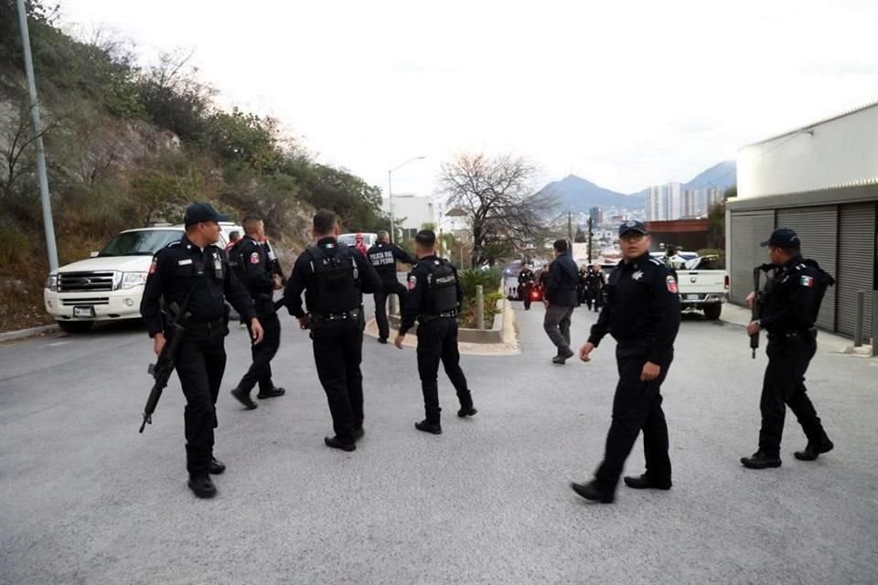 Seguido de ello, 36 policías llegaron al lugar para resguardar el terreno y prohibir la entrada a personas ajenas. 