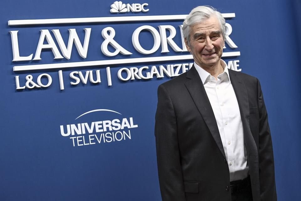 Sam se unió al elenco de 'La Ley y el Orden' en 1994, durante la temporada 4. Su papel fue más regular a partir de la quinta entrega.