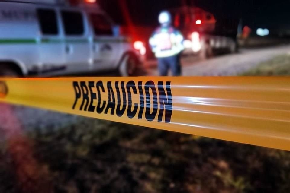 Un hombre, quien trabajaba como repartidor, es asesinado de varios balazos a bordo de su motocicleta, en la Colonia Ébanos, en Apodaca.