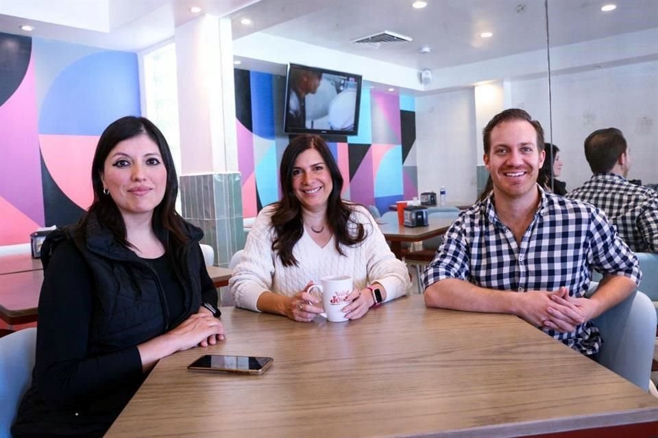 Armandina Valdez, Lorenia Canavati, y Javier Alcántara.