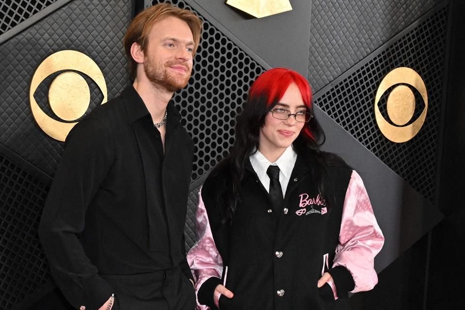 La banda sonora del filme 'Barbie' comenzó la tarde con dos premios, uno para Billie Eilish y otro para su hermano Finneas O'Connell, por la canción 'What I Was Made For?'.