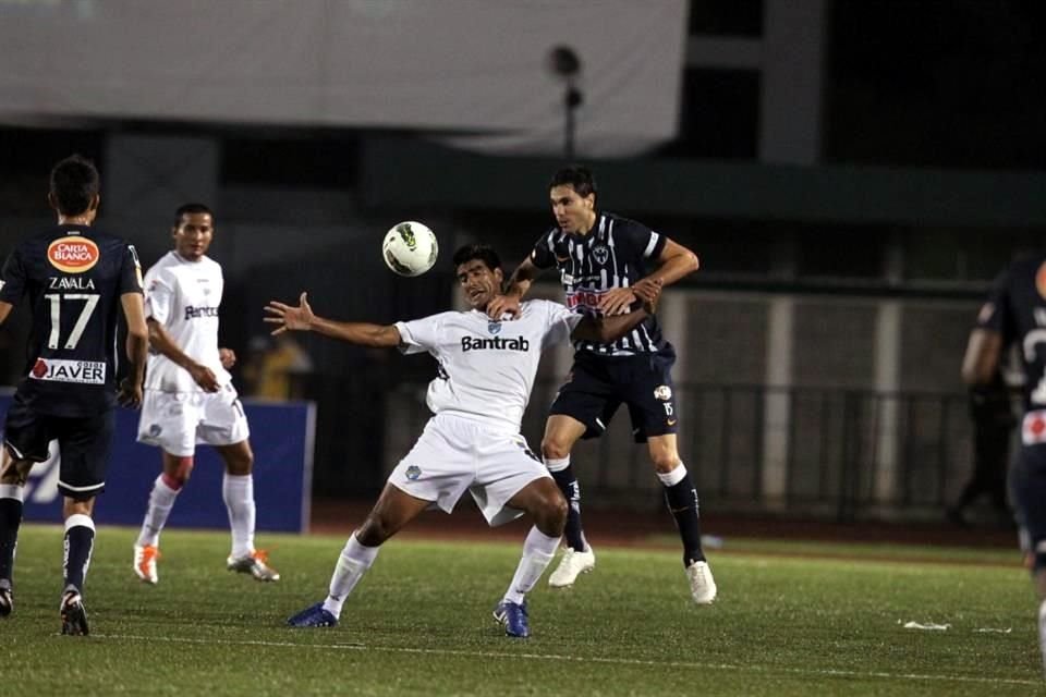 Los Rayados enfrentaron en el 2011 en Fase de Grupos al Comunicaciones de Guatemala.