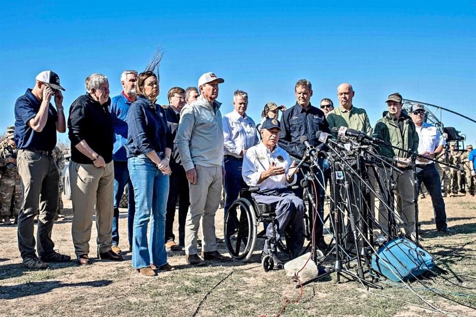 Cerca de 14 gobernadores republicanos se manifestaron en la frontera contra Administración Biden, a la que acusaron mal manejo en migración.