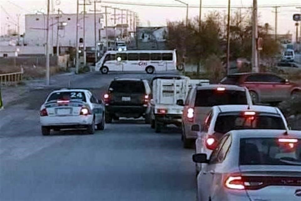 Los delincuentes bloquearon avenidas de Reynosa mientras se registraban los enfrentamientos.