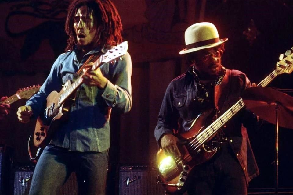 Aston se unió al grupo de reggae de Bob Marley en 1974, iniciando así una larga carrera de colaboración.