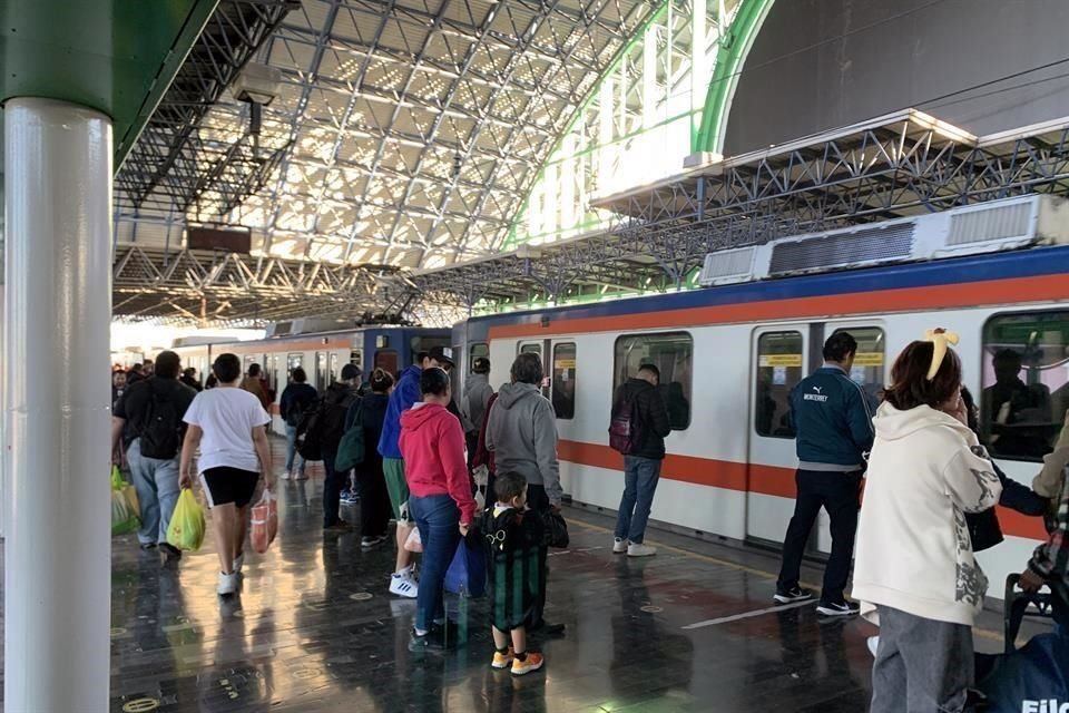Metrorrey da tres propuestas de incremento gradual en el Metro para que tarifa llegue a 15 pesos.