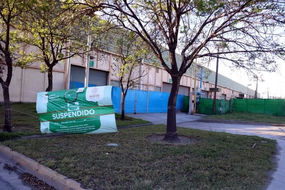 Protección Civil estatal y municipal colocaron sellos de suspensión a la empresa donde se registró el siniestro.