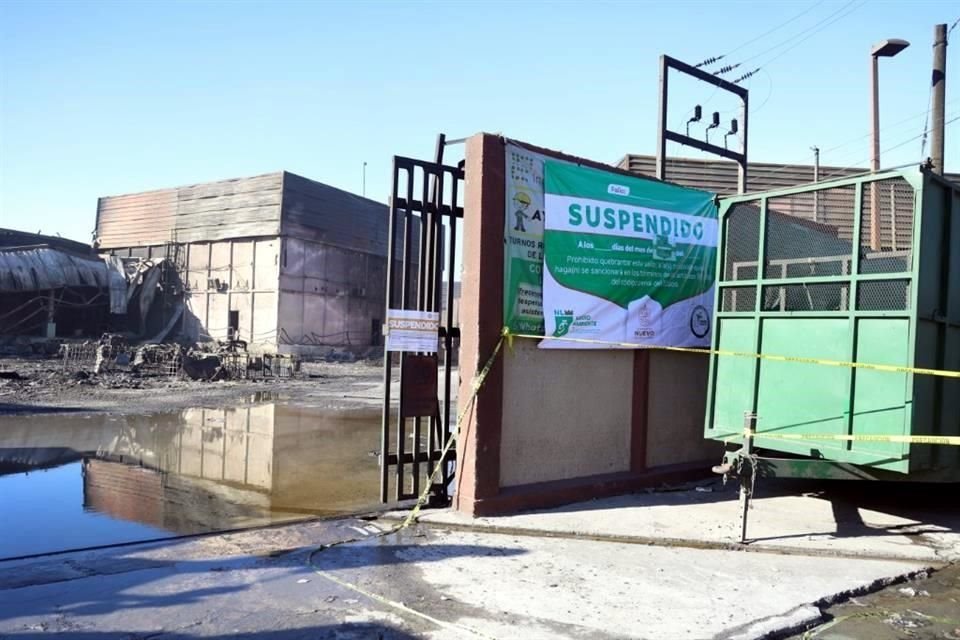 Protección Civil estatal y municipal colocaron sellos de suspensión a la empresa donde se registró el siniestro.