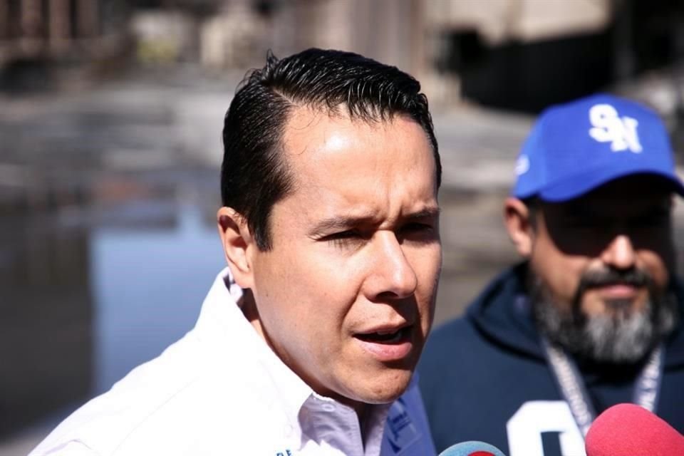 Daniel Carrillo afirmó que no hay personas heridas a causa del fuego.