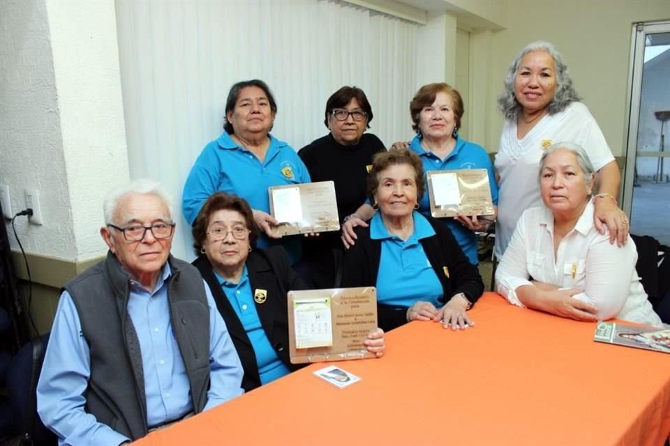 Juan Ángel Saenz, Esperanza Covarrubias, Juana González, Carmen Reyna de Molina, Catalina Esquivel, Martha Lozano, Elvia Ramírez y Silvia Ramírez