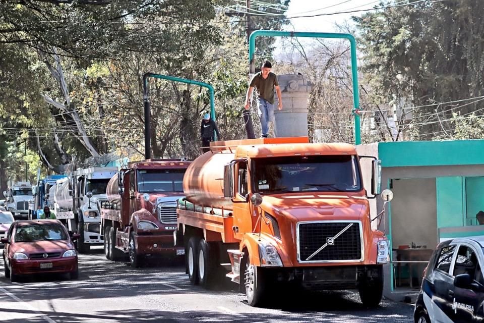 De las más de 2 mil colonias de la Ciudad de México, al menos 900 reportan desabasto de agua a causa de los bajos niveles en el Cutzamala.