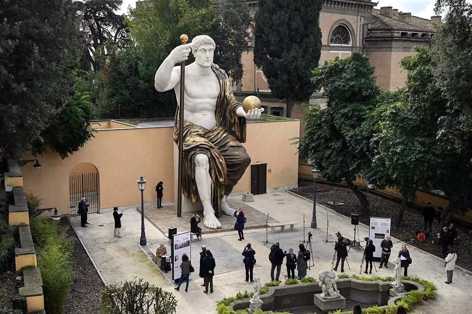 Réplica colosal del emperador Constantino, en Roma.