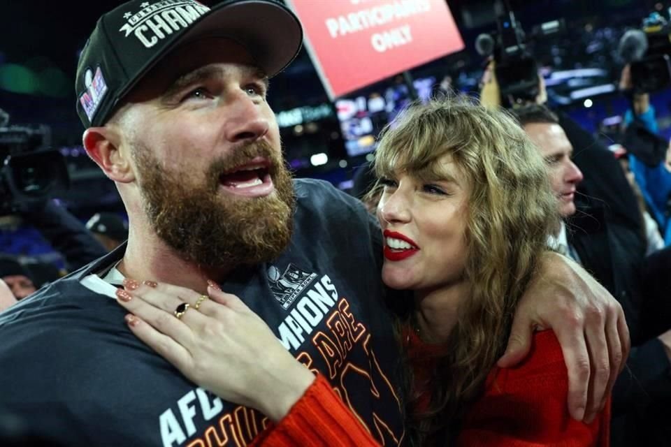 Travis Kelce y Taylor Swift están en el centro de teorías de conspiración en rápida evolución relacionadas con el gobierno estadounidense, Biden, George Soros y la NFL.