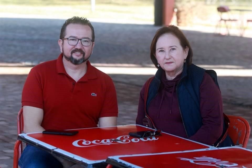 Rubén Rodríguez y Vicky Cavazos