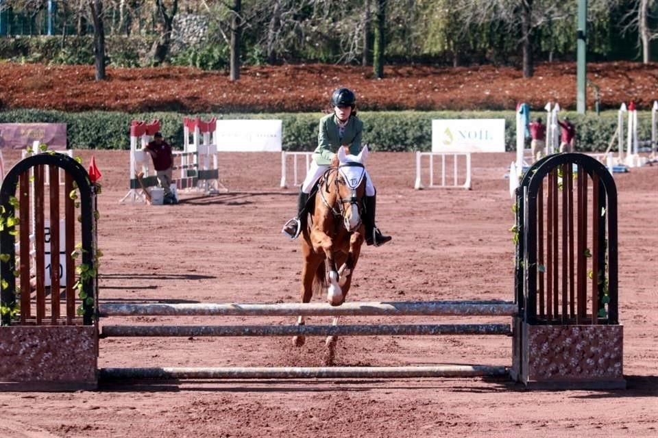 Beatriz Castelazo montando a Cartagena