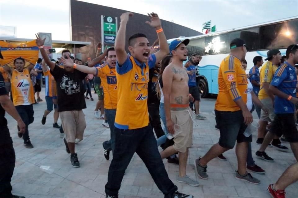 Para el partido del sábado entre Santos y Tigres, a la barra felina no se le permitirá el acceso.