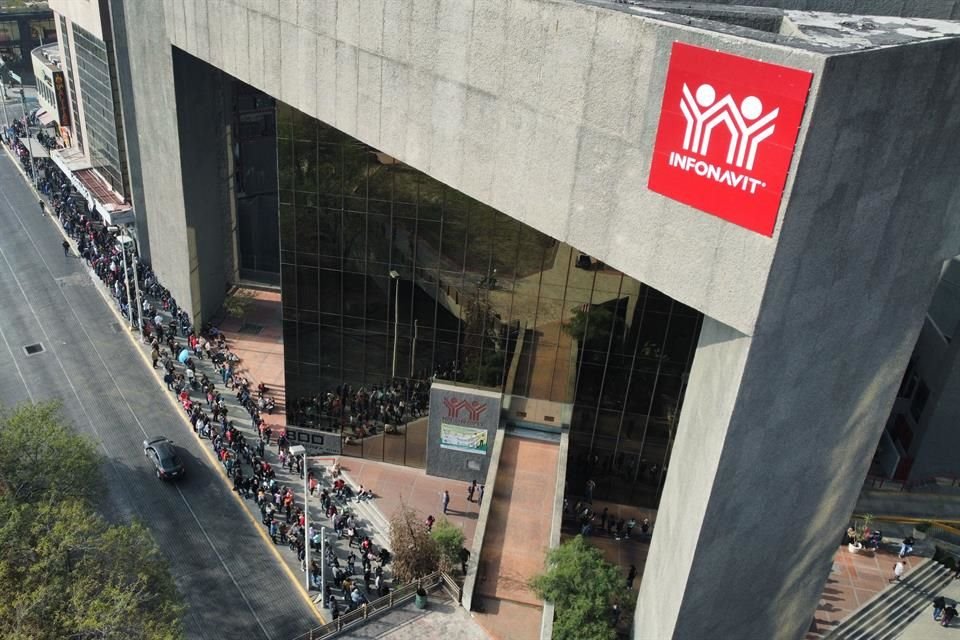 (Infonavit) informó que a partir de abril se suspendieron en automático el cobro de las mensualidades de las personas acreditadas que hayan perdido su empleo.