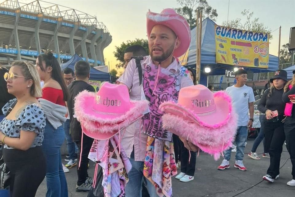 Los icónicos sombreros de la bichota fueron los más cotizados.