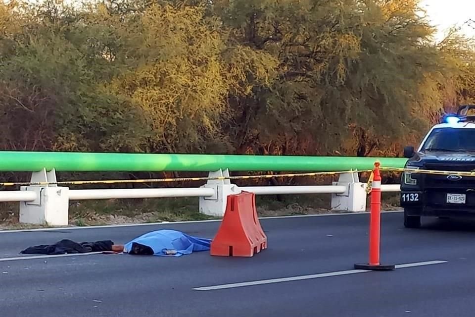 El siniestro fue reportado a las 06:00 horas en la Autopista al Aeropuerto, a la altura del kilómetro 4, frente a la Colonia Almería.