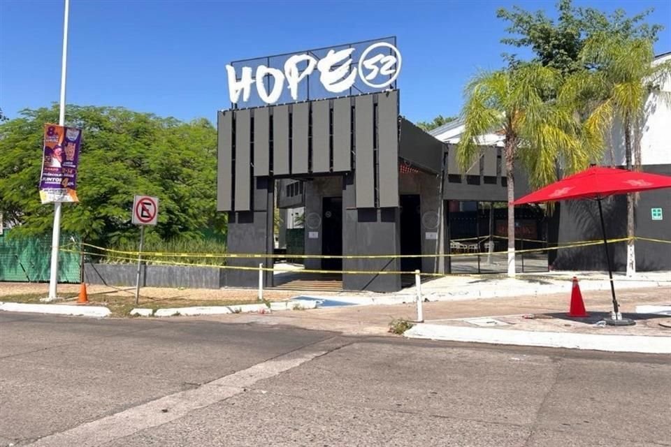 El asesinato de los tres hombres ocurrió la madrugada de este domingo al interior de este bar ubicado en Tabasco 2000, en Villahermosa.