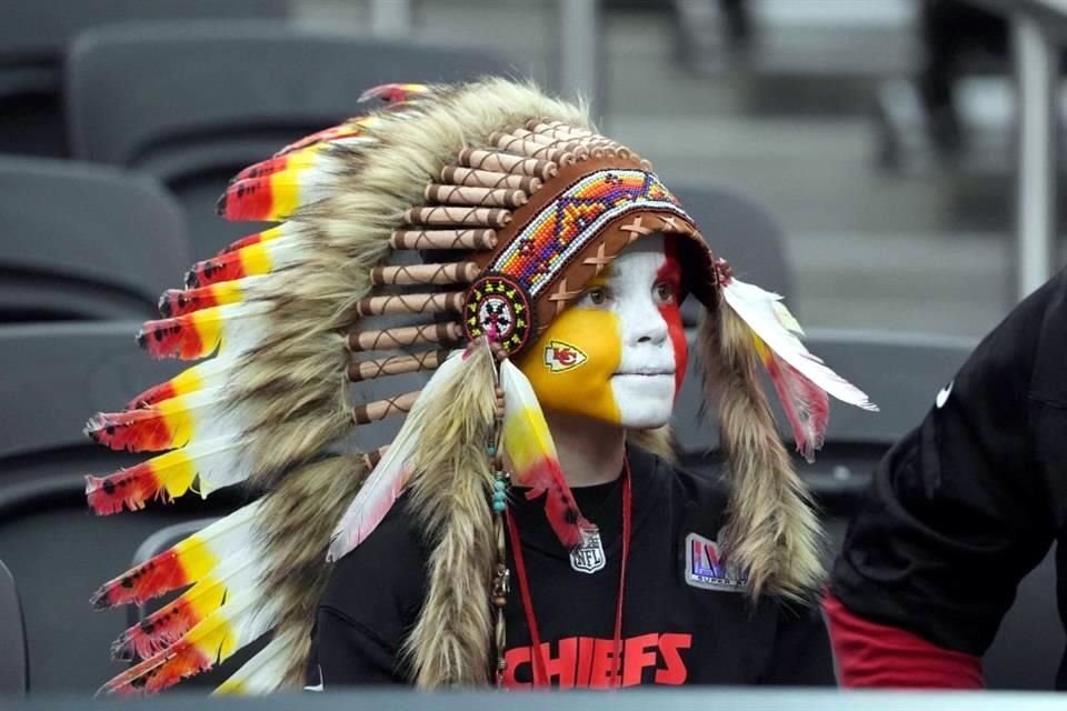 El color en las tribunas del estadio se hizo presente desde tempranas horas.