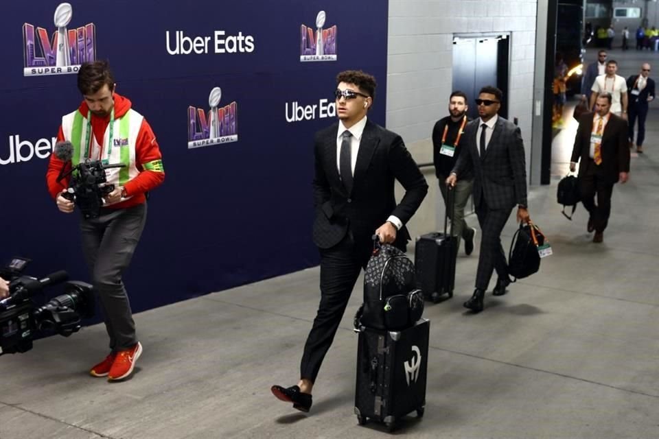 Con este estilo arribó al estadio el mariscal de campo Patrick Mahomes.