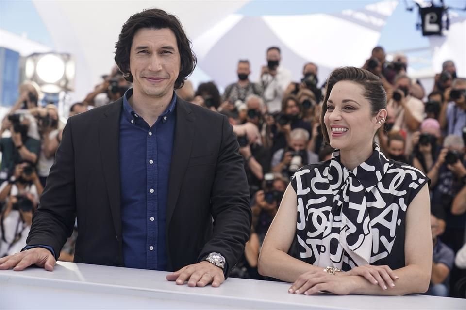 Adam Driver y Marion Cotillard mostraron al mundo su conexión y buen humor al presentar su filme 'Annette'.