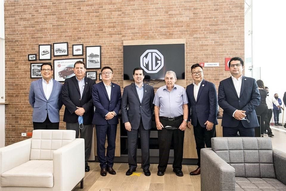 CP. Sergio de la Rosa, CP. Carlos Robles, Mr. Zhao Zhijian, Ing. Adrián Osuna, Don Abelardo Osuna,  Mr. Zhang Wei y Daniel Nava.Mr. Zhang Wei y Daniel Nava.
