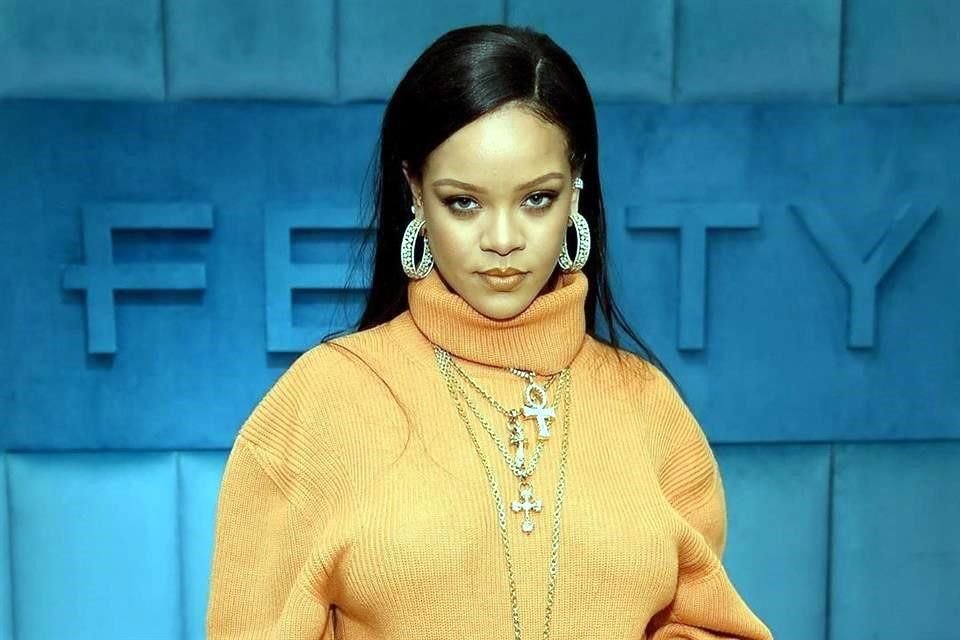 La policía recibió una llamada desde una de las casas de Rihanna en el área de Los Ángeles  informando la presencia de un intruso.