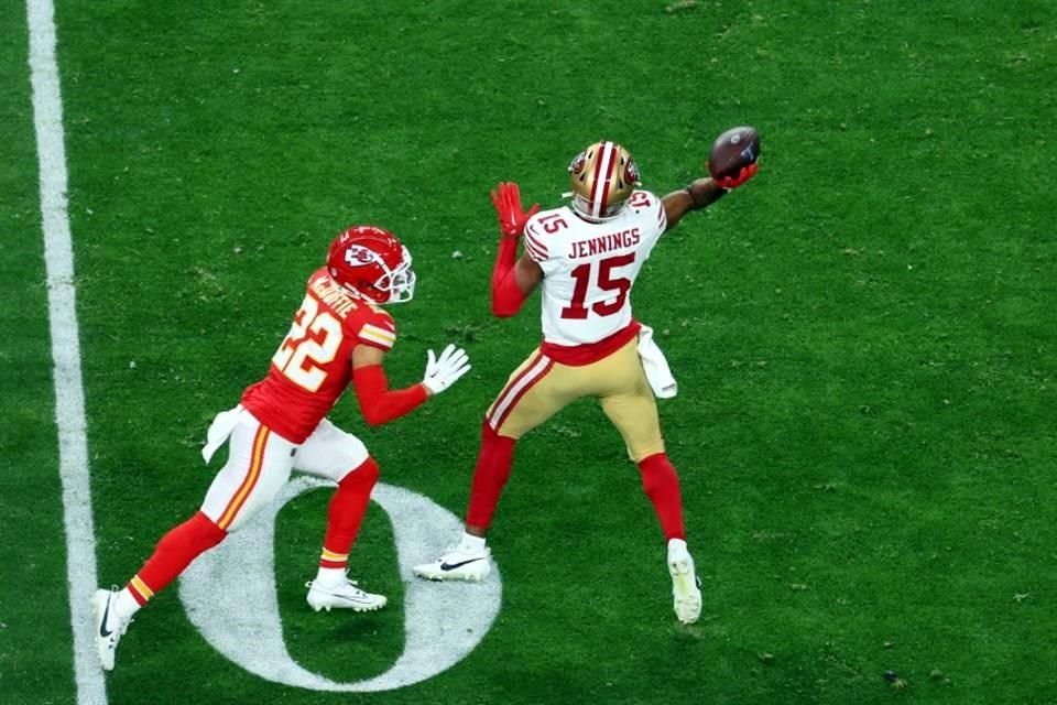 El pase de Jauan Jennings a Christian McCaffrey que terminó en el primer touchdown de San Francisco.