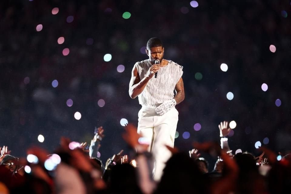 El cantante Usher fue quien llevó el show de medio tiempo.