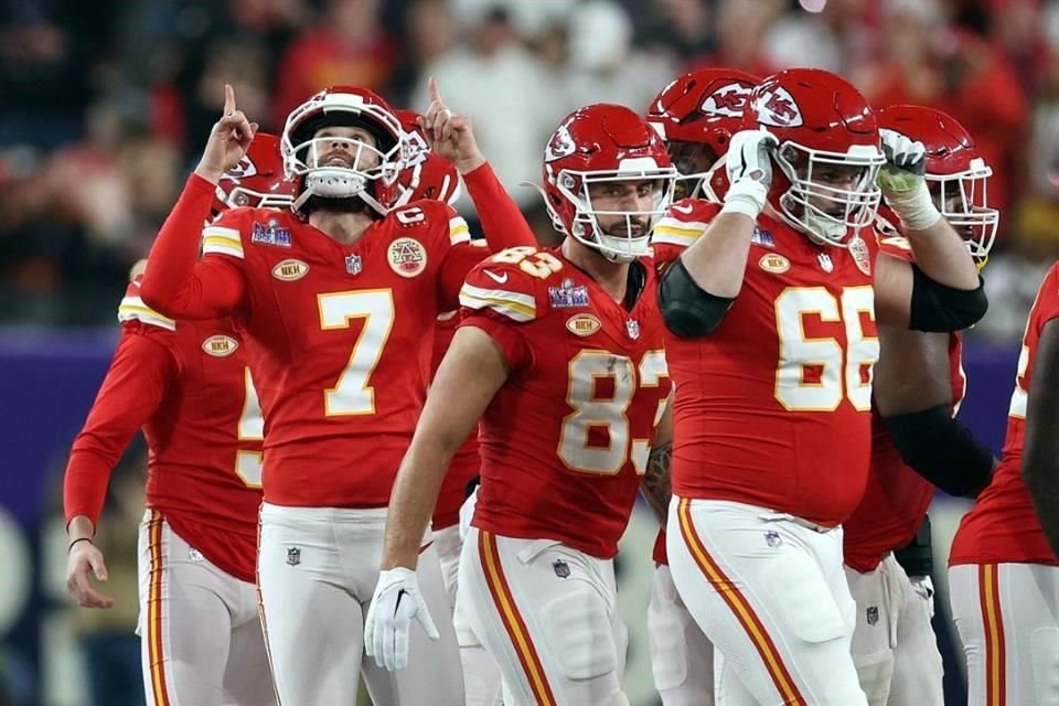 Así festejó Harrison Butker su récord del gol de campo más largo en un Súper Tazón de la historia, de 57 yardas.