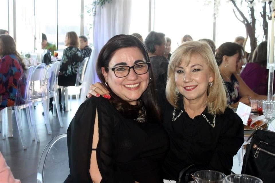 Nancy Morales de Iglesias y Mireya Morales