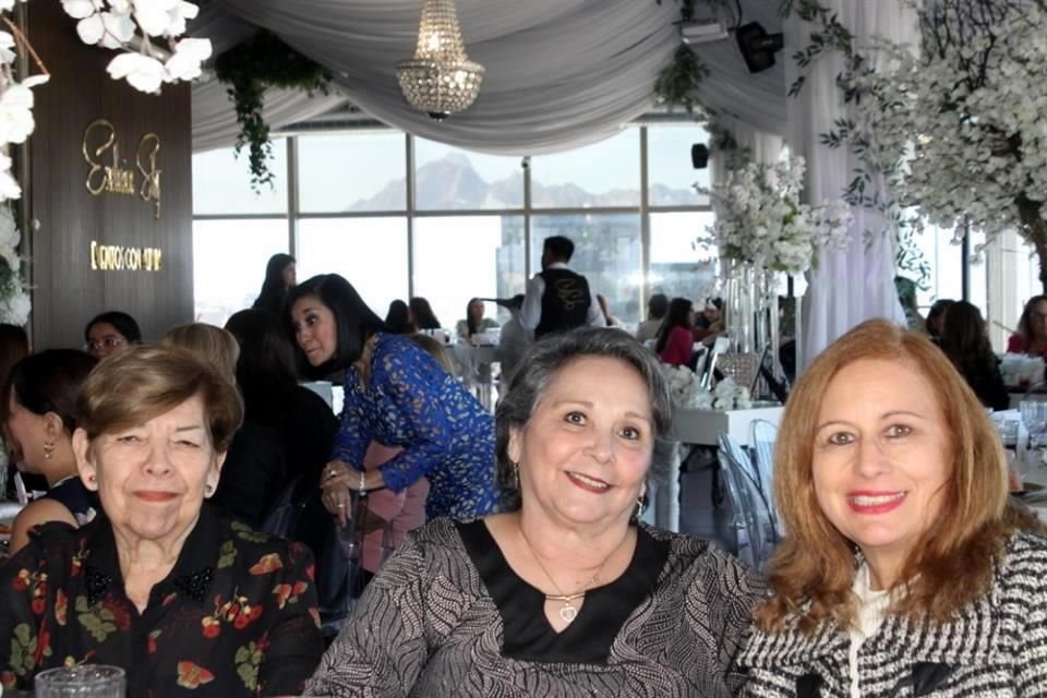 Elodia de González, Susy Haro y Rosa Martía Fernández