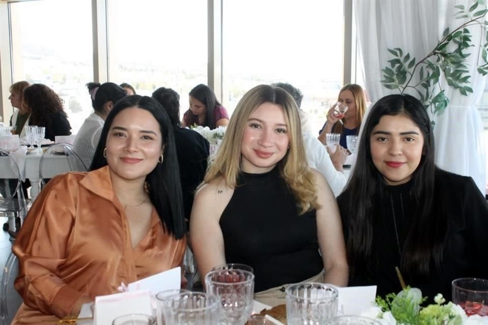 Luz Téllez, Kate Vázquez y Alicia Castillo