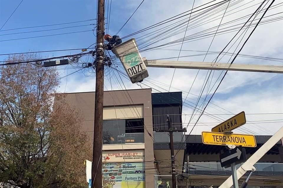 El Alcalde afirmó que se iba retirar el cableado en calles como Modesto Arreola, Isaac Garza y Ruperto Martínez.