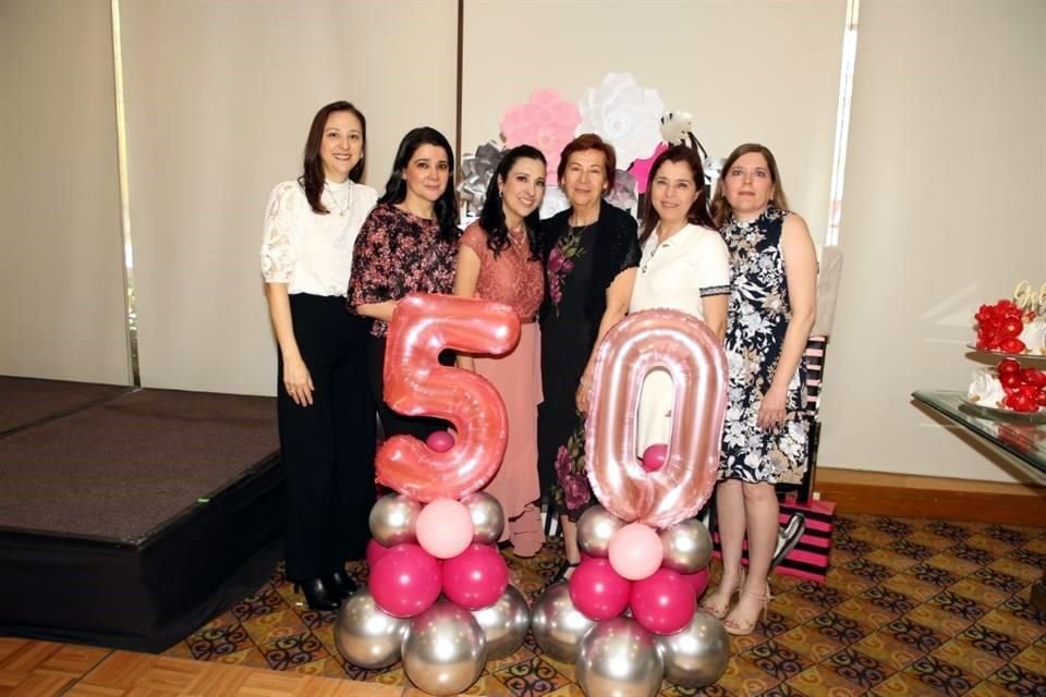 Gabriela Reyna, Nancy Reyna, Gely Reyna, Angelina Garza, Diana Reyna y Mary Callendar