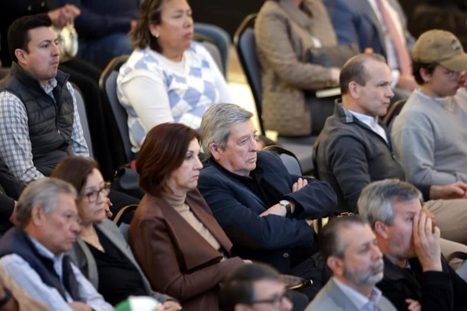 Los asistentes estuvieron atentos a la presentación de la escritora y politóloga.