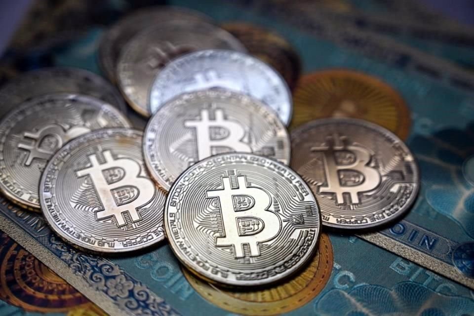 El bitcoin ha subido 21% en lo que va del año y supera los 51 mil dólares.