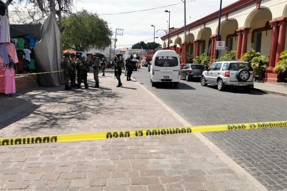 El conductor del transporte público fue asesinado cuando circulaba en pleno centro de Iguala, en Guerrero.